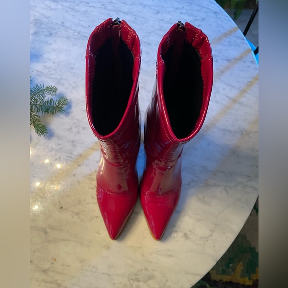 Patent leather pointed heeled boots - Picture 7 of 7